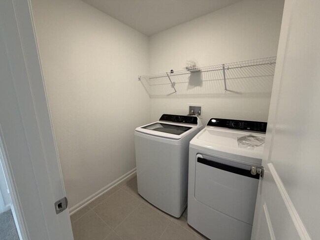 Building Photo - 2510 Hallow Gdn Rd