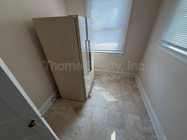 Building Photo - 218 S Vyne St