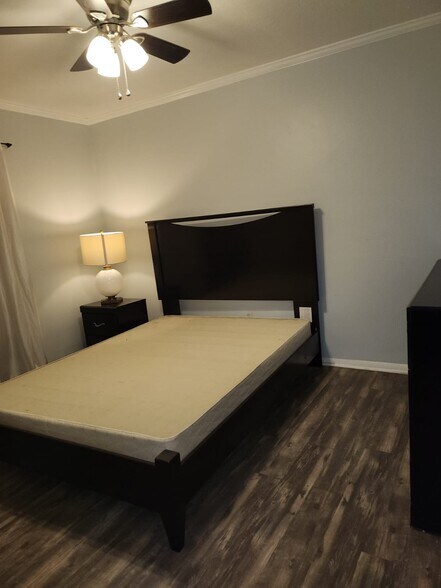 Building Photo - 2805 Northeast Expy