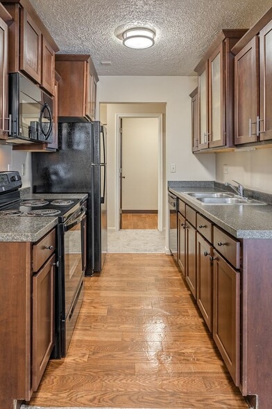 Building Photo - Delta Square Apartments - Lansing, MI