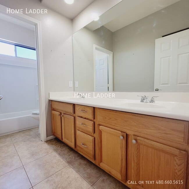 Building Photo - 6282 S Moccasin Trail