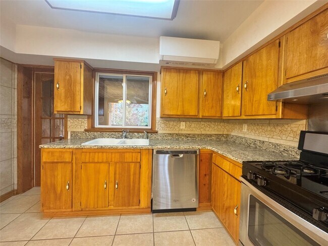 Building Photo - 300 Rano Blvd