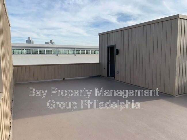 Building Photo - 842 N American St