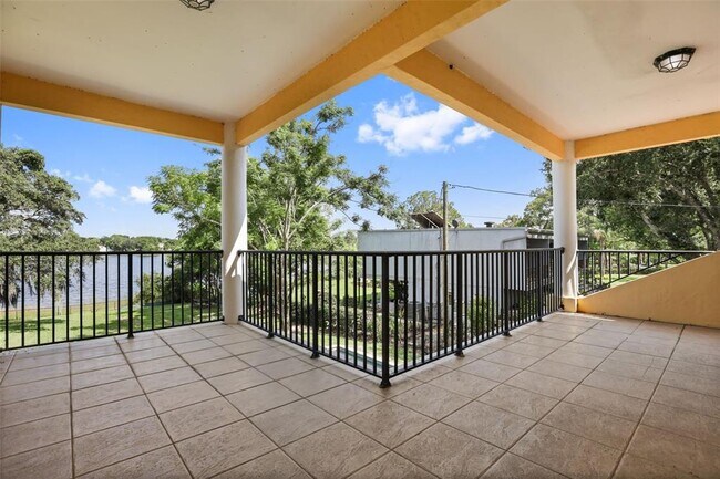 Building Photo - 5554 Palm Lake Cir