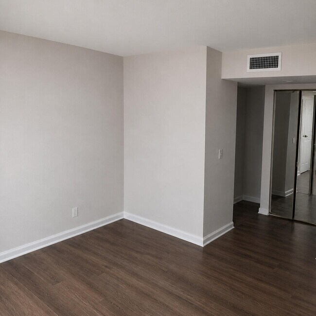 Building Photo - 1522 SE Royal Green Cir
