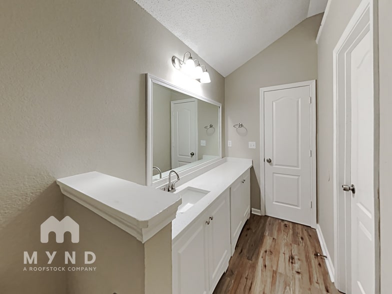 Building Photo - 3940 Cypress Pointe Dr