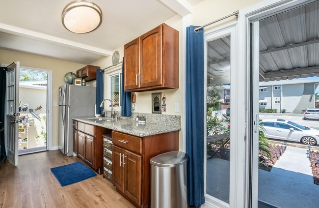 Building Photo - This 1bed/1bath bungalow comes with a BONU...