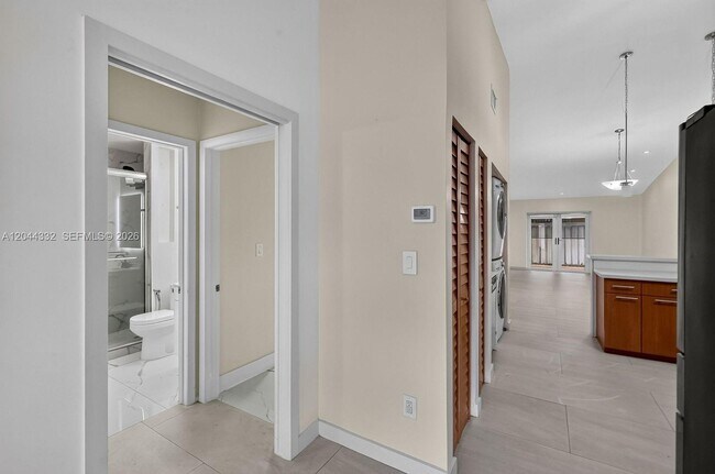 Building Photo - 2141 W 53rd St