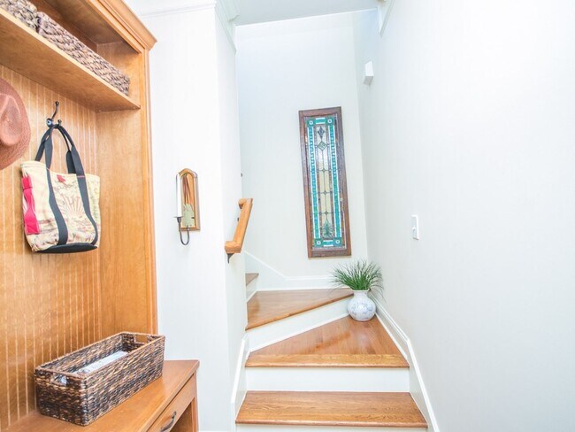 Building Photo - Lake Forest Subdivision. Enjoy all the amenities!