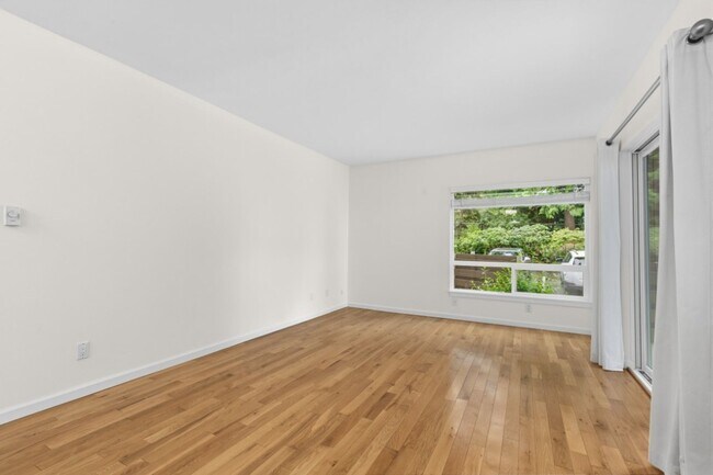 Building Photo - 1Bd/1Ba Edmonds Condo