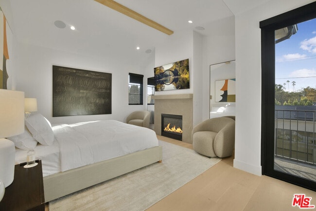 Building Photo - 4433 Kraft Ave