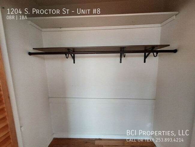 Building Photo - 1204 S Proctor St