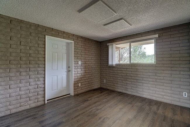 Building Photo - Nature at Your Back Door in this 3 Bedroom...