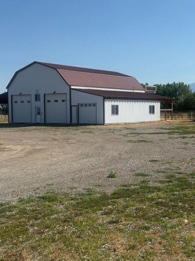 Building Photo - 669 Bluegrass Dr
