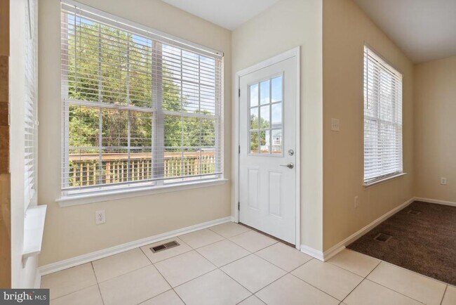 Building Photo - 6178 Oaklawn Ln