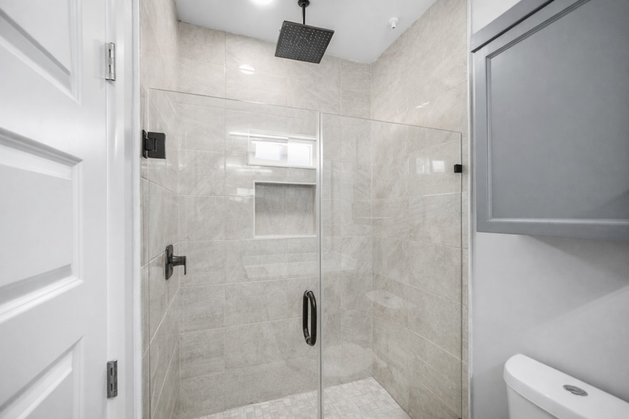 Building Photo - 2409 Indian Creek Ave