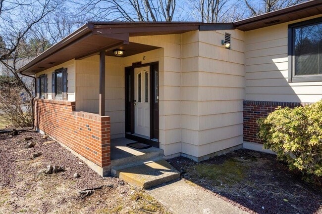 Building Photo - 13 Barrie Dr