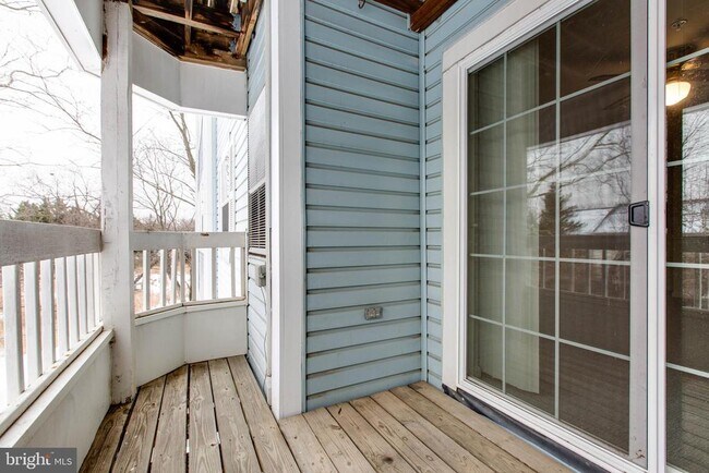 Building Photo - 8399 Montgomery Run Rd