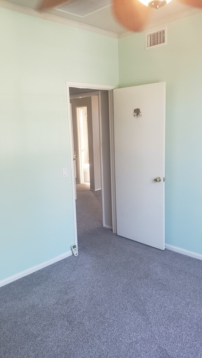 Building Photo - Welcome to this stunning 3-bedroom, 2.5-ba...