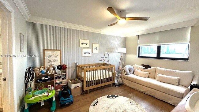 Building Photo - 801 N Venetian Dr