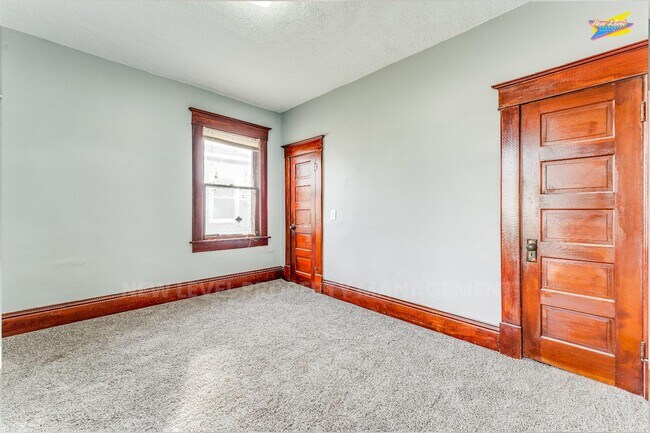 Building Photo - 305 N Pennsylvania Ave