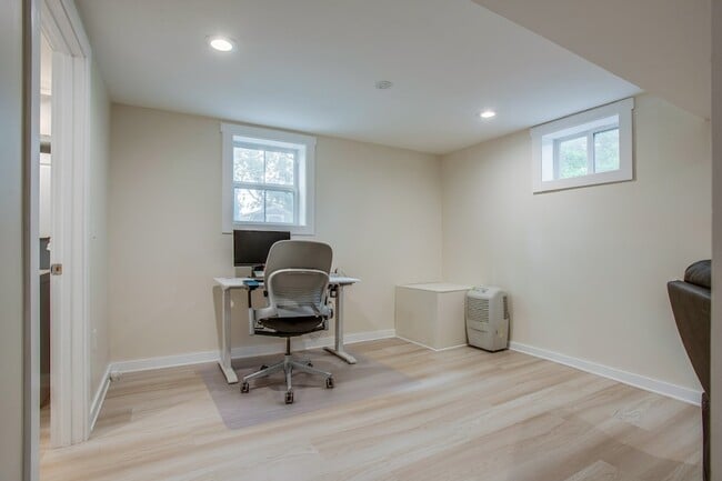 Building Photo - 2929 Emery Dr
