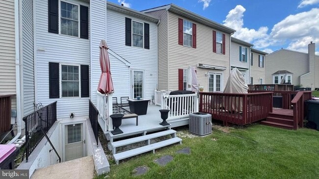 Building Photo - 33 Pinehurst Ct