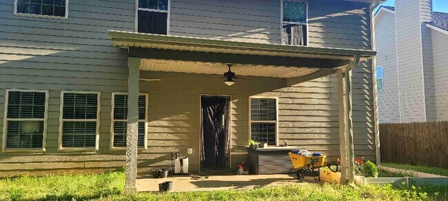 Building Photo - 10 Chickapee Ct