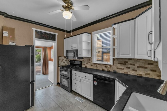 Building Photo - 951 E 700 S