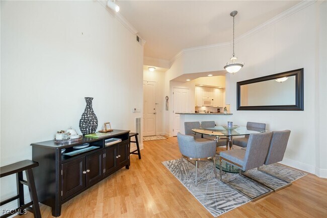 Building Photo - 2825 Palm Beach Blvd