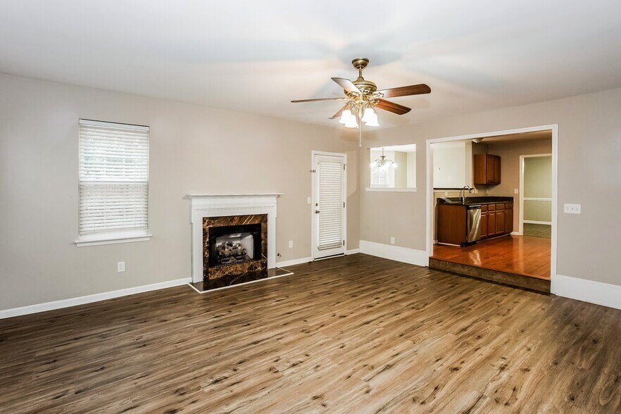 Building Photo - 5112 Kiev Dr