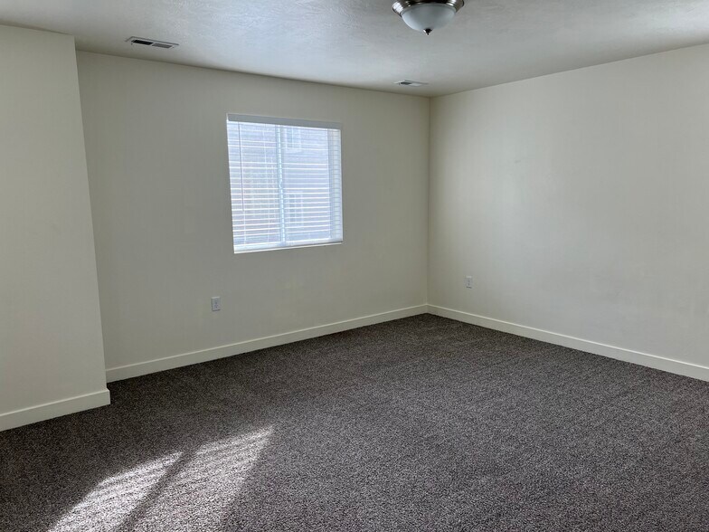 Building Photo - 14854 S Trap Rock Way