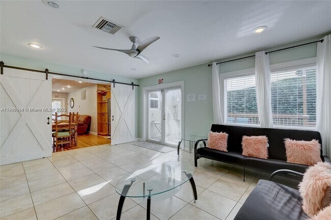 Building Photo - 1637 Cleveland St