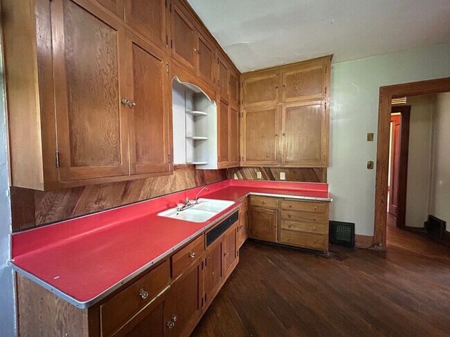 Building Photo - $1,800 | 3 Bedroom, 2 Bathroom Multi Floor...