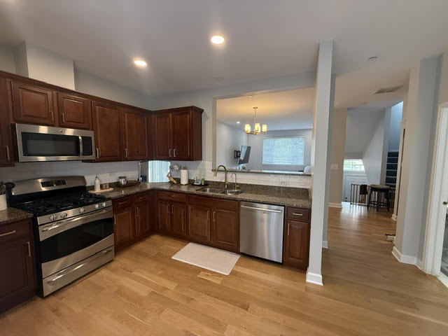 Building Photo - 779 Sanborn St