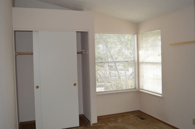 Building Photo - Cozy 3 Bedroom, 2 Bath home