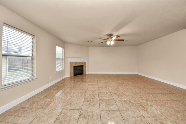 Building Photo - 2515 Knoll Shadows Ln