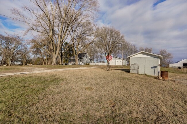 Building Photo - Charming Country Home — 4 Bed | 1 Bath | 1,500 Sq Ft