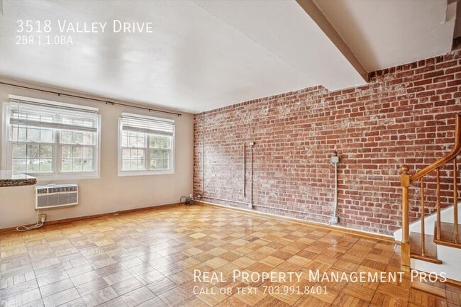 Building Photo - 3518 Valley Dr