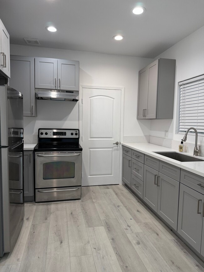 Building Photo - 11616 Balboa Blvd