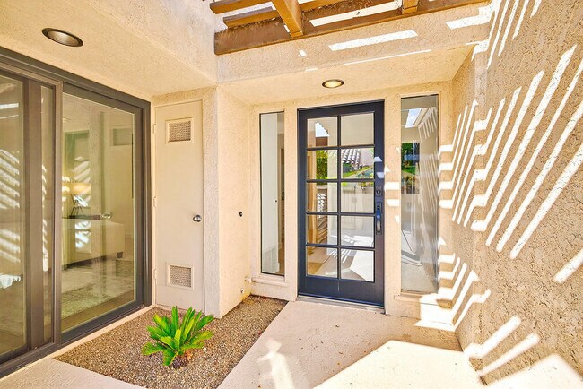 Building Photo - 352 Forest Hills Dr