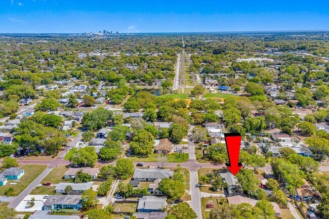 Building Photo - 5600 Tangerine Ave S