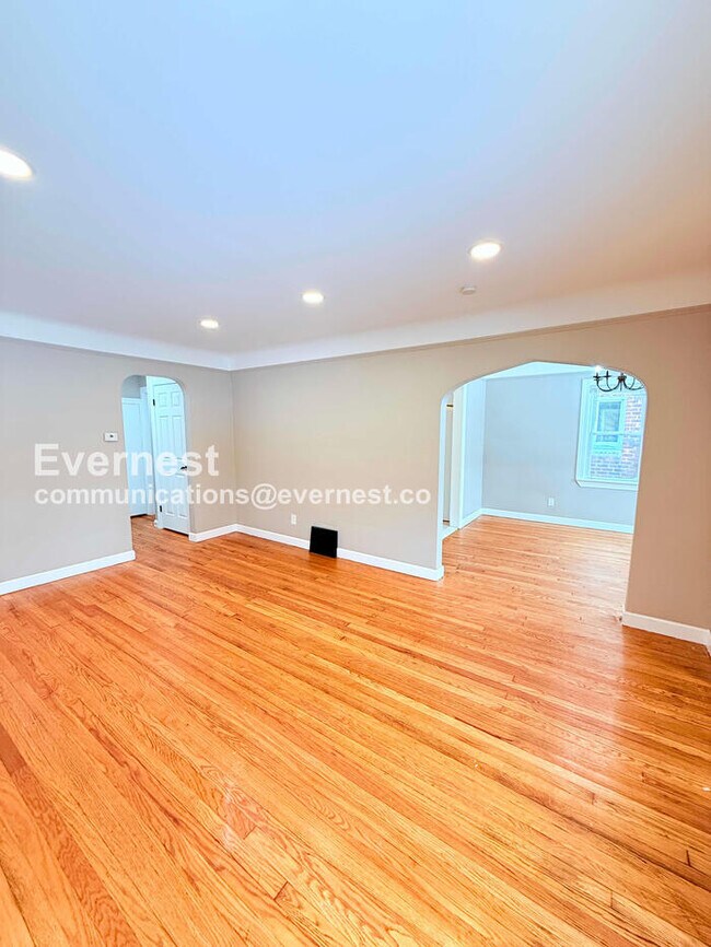 Building Photo - 15472 Lauder St