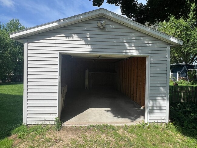 Building Photo - 4003 Drexel Ave