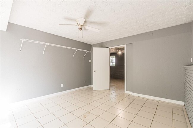 Building Photo - 806 Houndstooth Trail NW