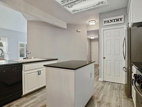 Building Photo - 1601 Barkley Ln