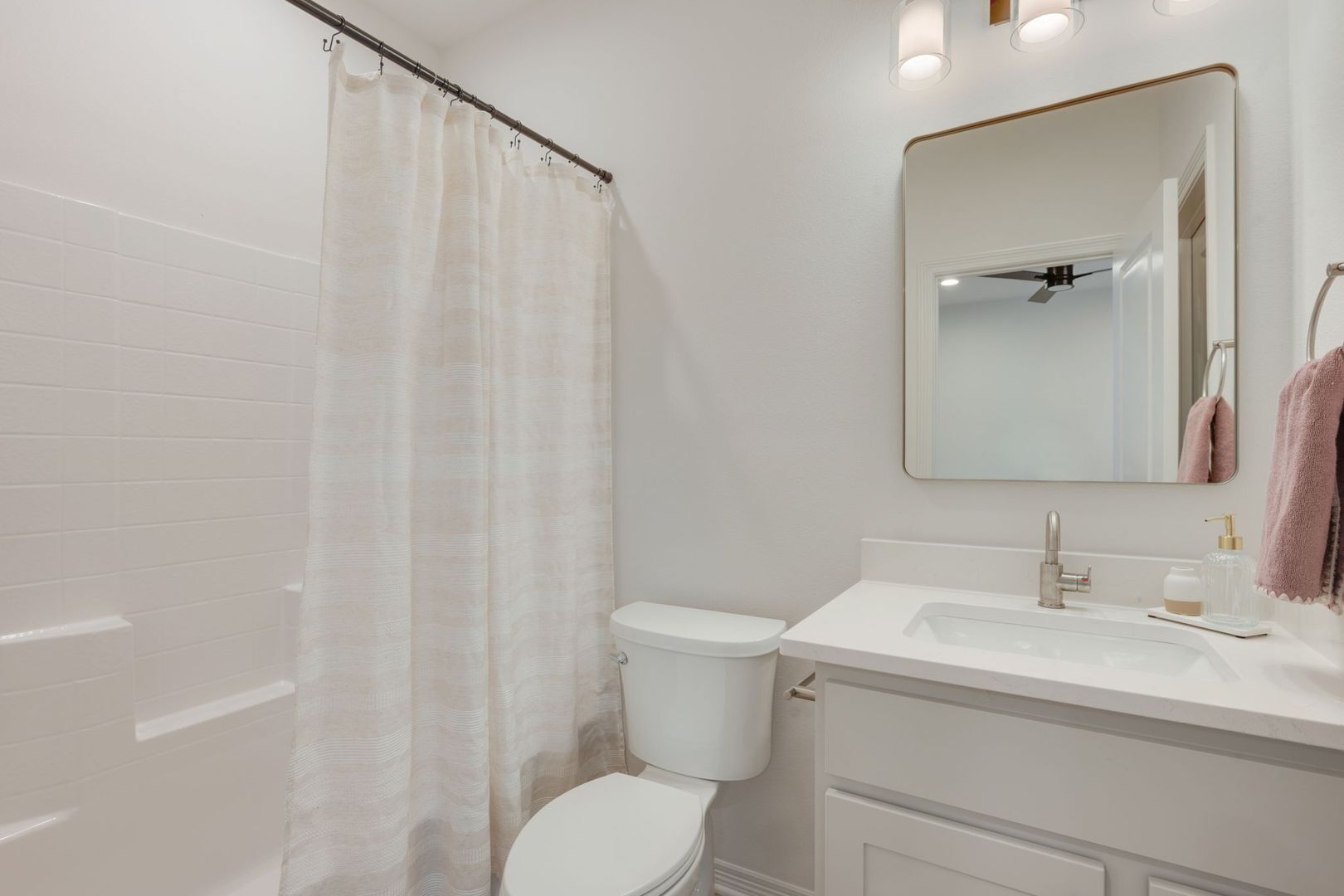 Building Photo - Brand New 6 Bed, 6.5 Bath, 3 Story Townhomes w/ Bonus Room & Balcony!