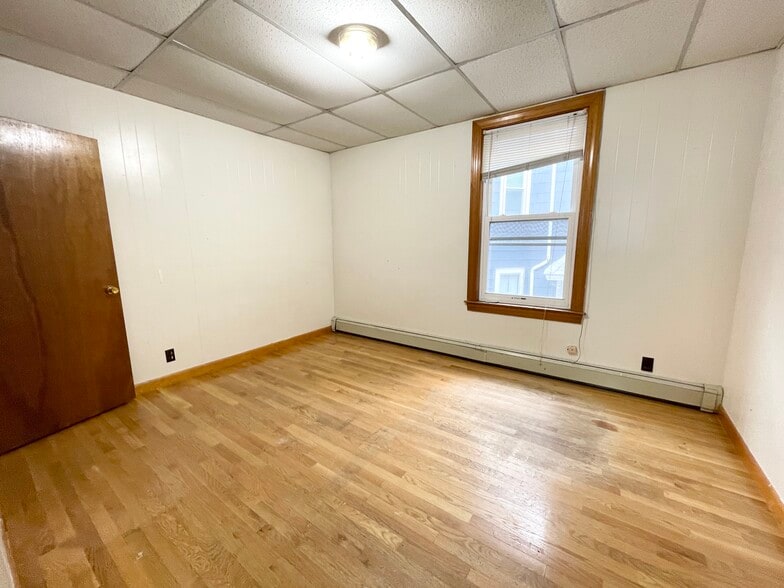 Building Photo - 5 Oswald St