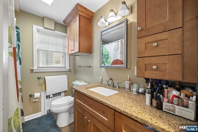 Building Photo - 47 Morris Pl