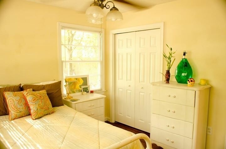 Guest bedroom - 5087 Pittman St